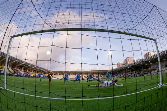 Häckens Daleho Irandust skjuter 1-2 bakom Mjällbys