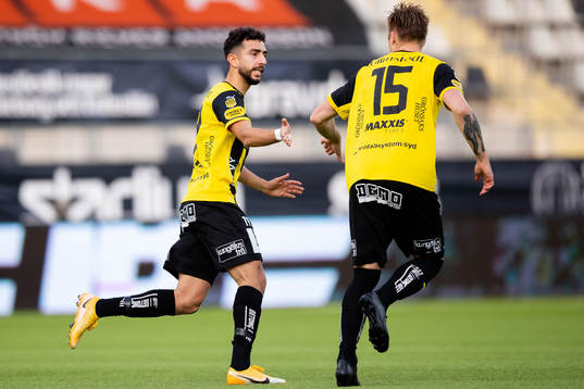 Häckens Daleho Irandust jublar ihop med Alexander