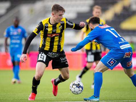 Häckens Patrik Wålemark mot Mjällbys Jonathan Tamimi