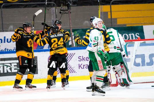 Skellefteås Andreas Wingerli och Oscar Eriksson jublar