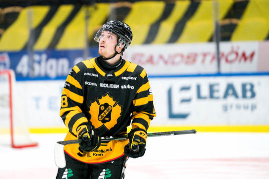 Skellefteås Jesper Frödén jublar