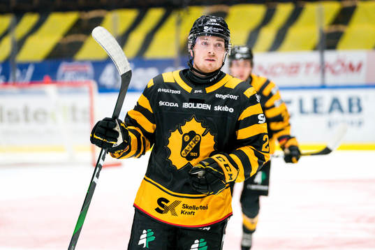 Skellefteås Jesper Frödén jublar