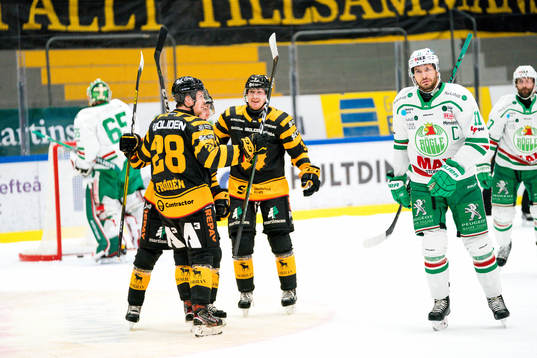 Skellefteås Jesper Frödén jublar
