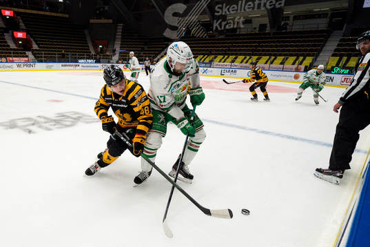 Skellefteås Jonatan Berggren och Rögles Taylor Matson