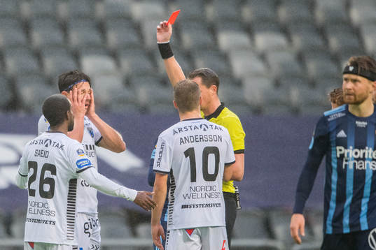 Sirius Stefano Vecchia får rött kort