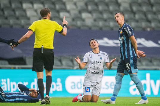 Sirius Stefano Vecchia får sitt andra gula kort