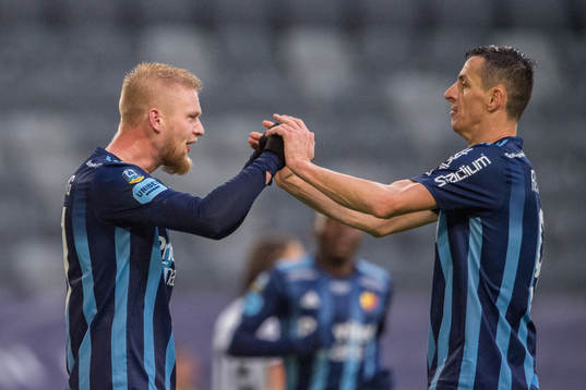 Djurgårdens Kalle Holmberg jublar med Haris Radetinac