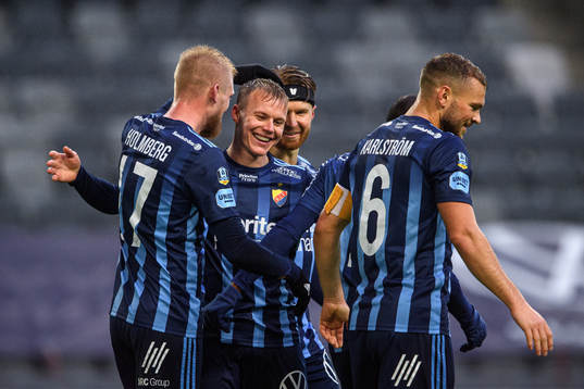 Djurgårdens Kalle Holmberg jublar med Elliot Käck, Jacob