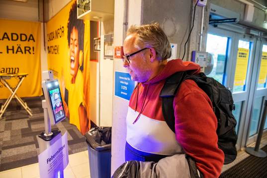 All press, åskådare och funktionärer måste genomgå en