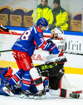 Oskarshamns Nichlas Torp och Malmö Redhawks Emil Sylvegård