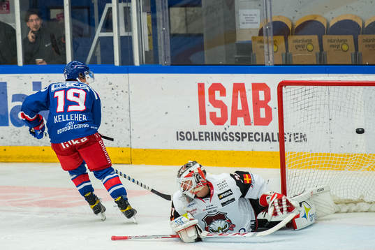 Oskarshamns Tyler Kelleher gör 2-0 bakom Malmö Redhawks