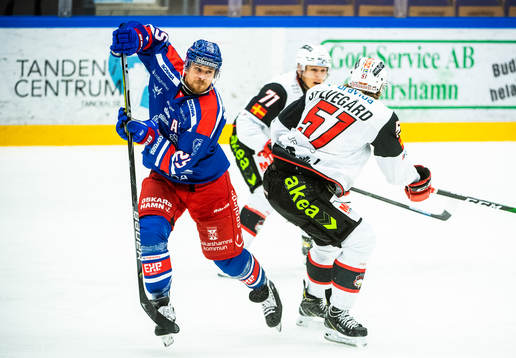Oskarshamns Johannes Salmonsson och Malmö Redhawks Emil