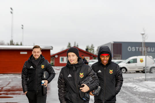Östersunds Henrik Bellman, Felix Hörberg (tv) och Nebiyou