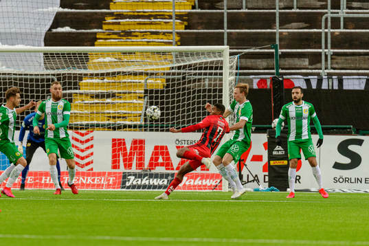 Östersunds Isak Ssewankambo med ett avslut