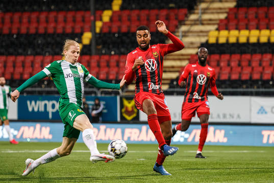Hammarbys Gustav Ludwigson och Östersunds Ronald Mukiibi