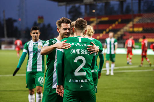 Hammarbys Alexander Kacaniklic jublar med Simon Sandberg