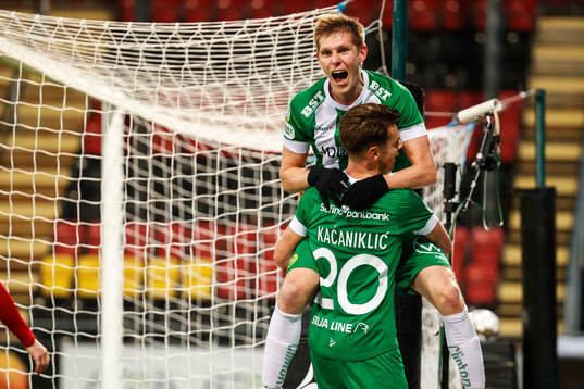 Hammarbys Aron Johansson jublar med Alexander Kacaniklic