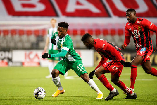 Hammarbys Akinkunmi Amoo mot Östersunds Kalpi Wilfried