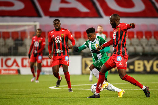 Hammarbys Akinkunmi Amoo och Östersunds Ronald Mukiibi