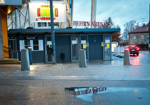 Ett regnigt Behrn Arena exteriör