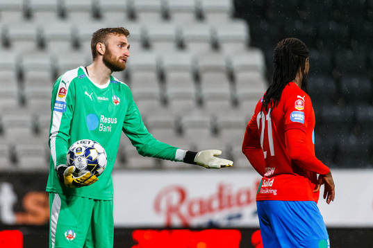 Helsingborgs målvakt Alexander Nilsson deppar