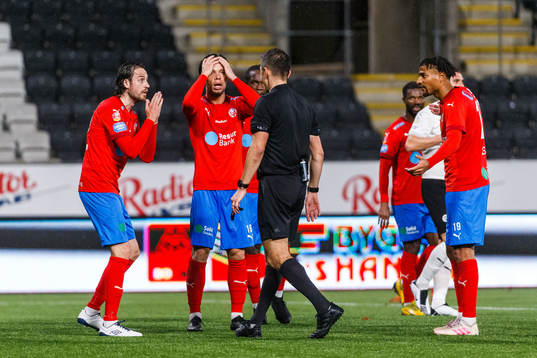 Helsingborgs Mikkel Diskerud och Erik Figueroa deppar