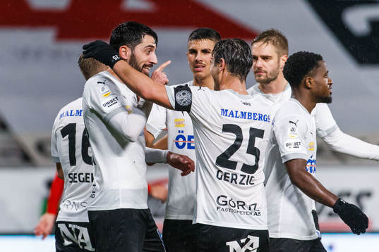 Örebros Nahir Besara jublar med Nordin Gerzic