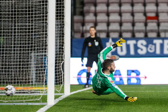 Helsingborgs målvakt Alexander Nilsson släpper in 3-1