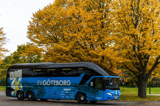 IFK Göteborgs spelarbuss anländer