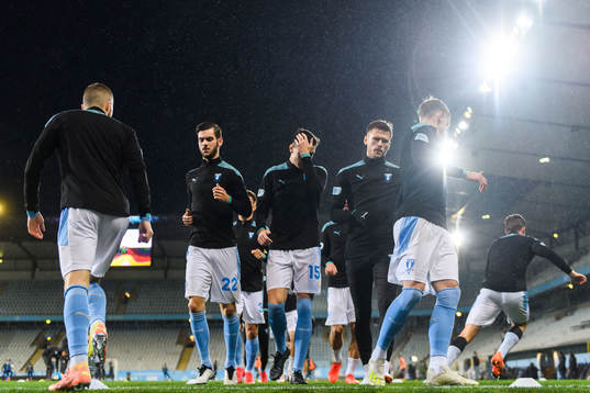 Malmö FFs spelare värmer upp