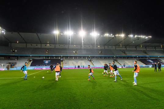 Malmö FFs spelare värmer upp