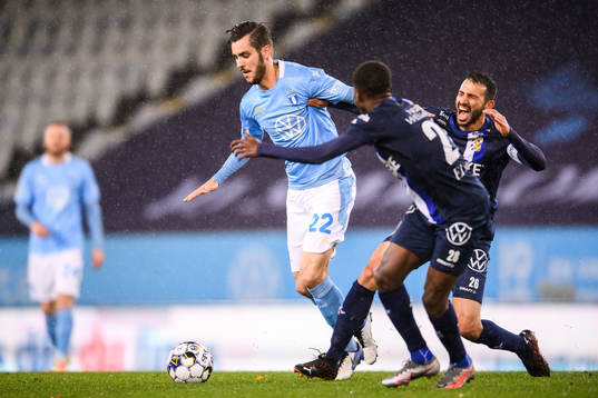 Malmö FFs Adi Nalic mot IFK Göteborg André Calisir