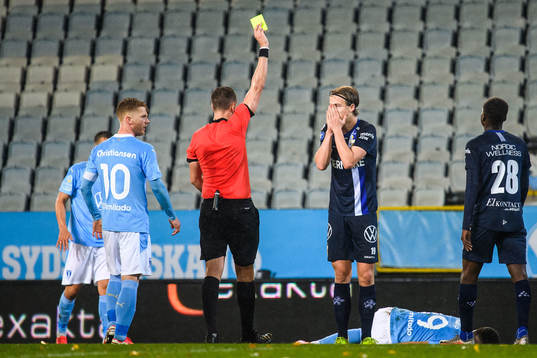 IFK Göteborg August Erlingmark tilldelas en varning