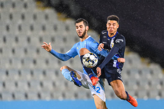 Malmö FFs Adi Nalic och IFK Göteborg Alexander Jallow