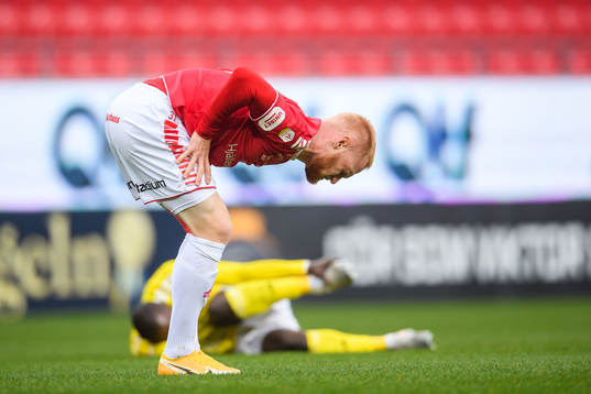 Kalmars Nils Fröling har ont
