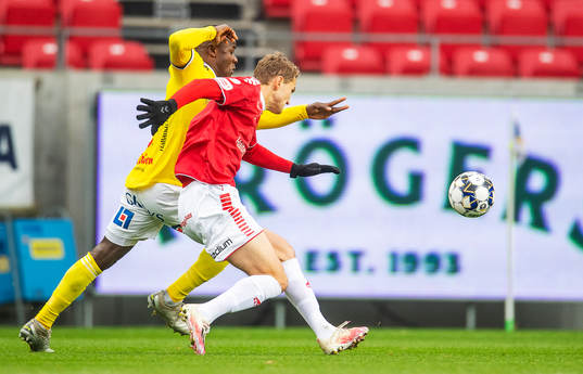 Kalmars Piotr Johansson och Falkenbergs John Chibuike