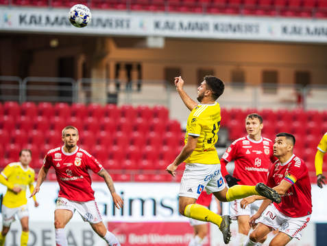 Falkenbergs Edi Sylisufaj nickar över målet