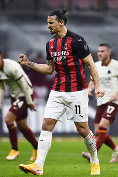 Zlatan Ibrahimovic of Milan celebrates