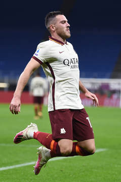 Jordan Veretout of Roma celebrates