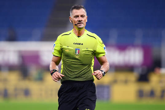Referee Piero Giacomelli