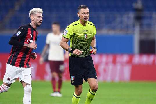 Referee Piero Giacomelli