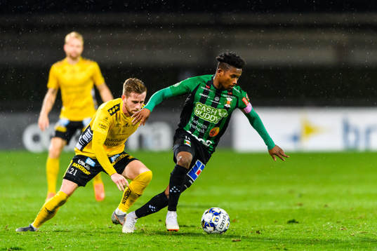 Elfsborgs Rasmus Alm och Varbergs Adama Fofana