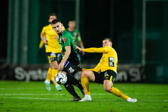 Varbergs Erion Sadiku och Elfsborgs Simon Olsson