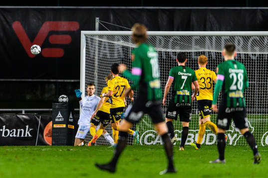 Elfsborgs målvakt Tim Rönning med en räddning