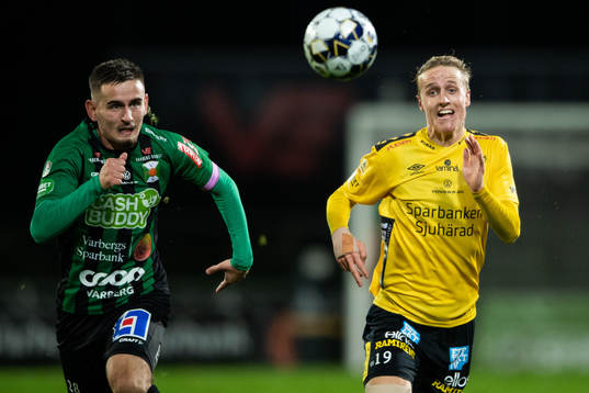 Varbergs Erion Sadiku och Elfsborgs Jeppe Okkels