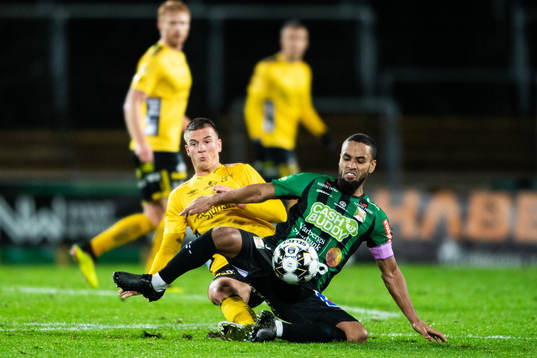 Elfsborgs Simon Olsson och Varbergs Junes Barny