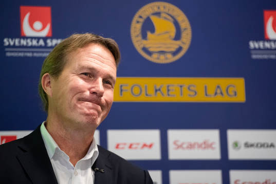 Förbundskapten Johan Garpenlöv presenterar truppen till