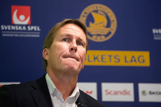 Förbundskapten Johan Garpenlöv presenterar truppen till