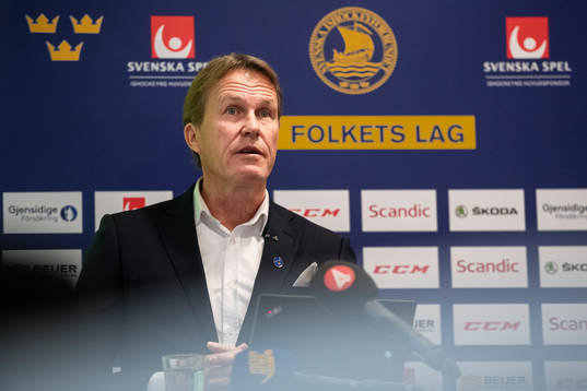 Förbundskapten Johan Garpenlöv presenterar truppen till