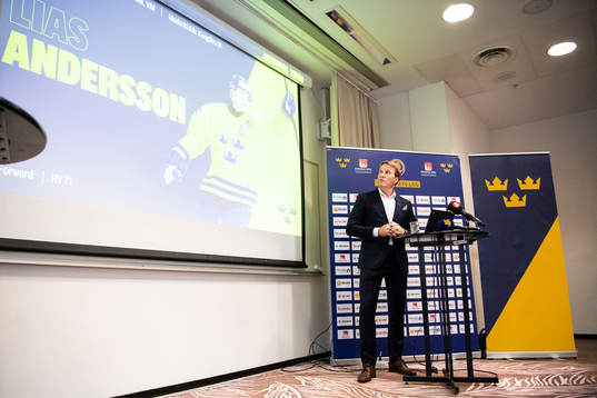 Förbundskapten Johan Garpenlöv presenterar truppen till